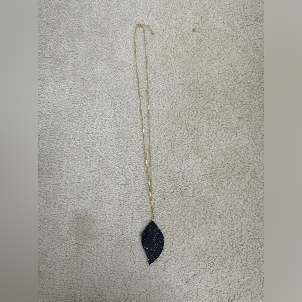 Elegant Gold and Black Leaf Pendant Necklace